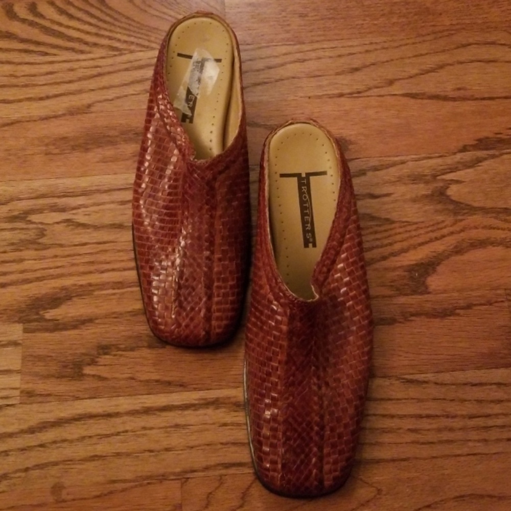 Shoes - Picture 2 of 3